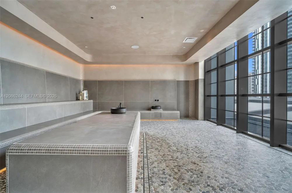 159 NE 6th St #2704 Miami, FL 33132