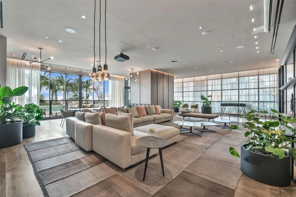 159 NE 6th St #2704 Miami, FL 33132