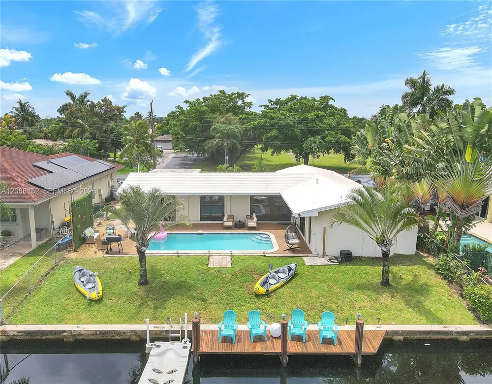 151 SE 9th Ct Pompano Beach, FL 33060
