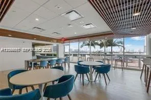 1800 Sunset Harbour Dr #2215 Miami Beach, FL 33139
