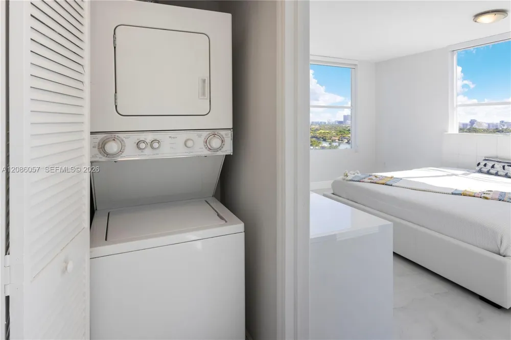 1800 Sunset Harbour Dr #2215 Miami Beach, FL 33139