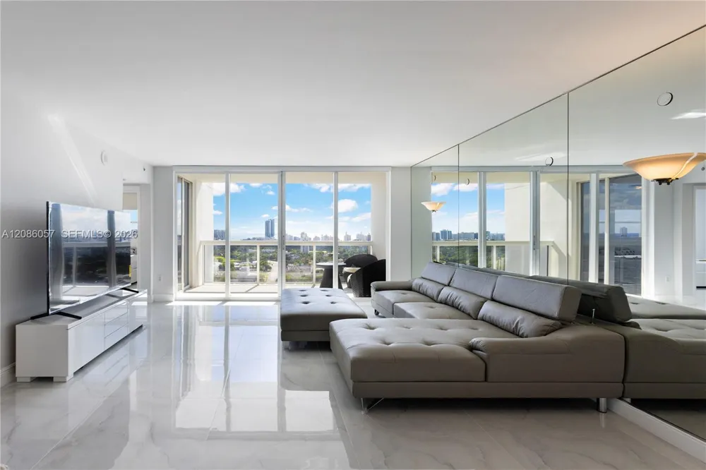 1800 Sunset Harbour Dr #2215 Miami Beach, FL 33139