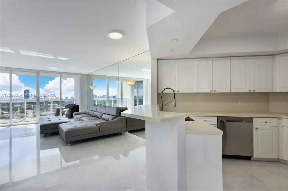 1800 Sunset Harbour Dr #2215 Miami Beach, FL 33139