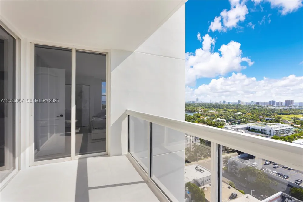 1800 Sunset Harbour Dr #2215 Miami Beach, FL 33139