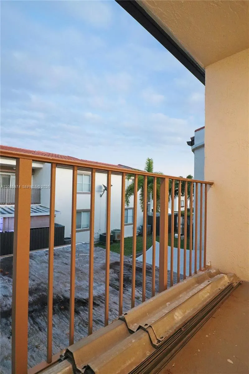 1175 NW 125th Ct #204 Miami, FL 33182