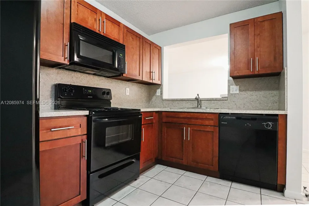 1175 NW 125th Ct #204 Miami, FL 33182