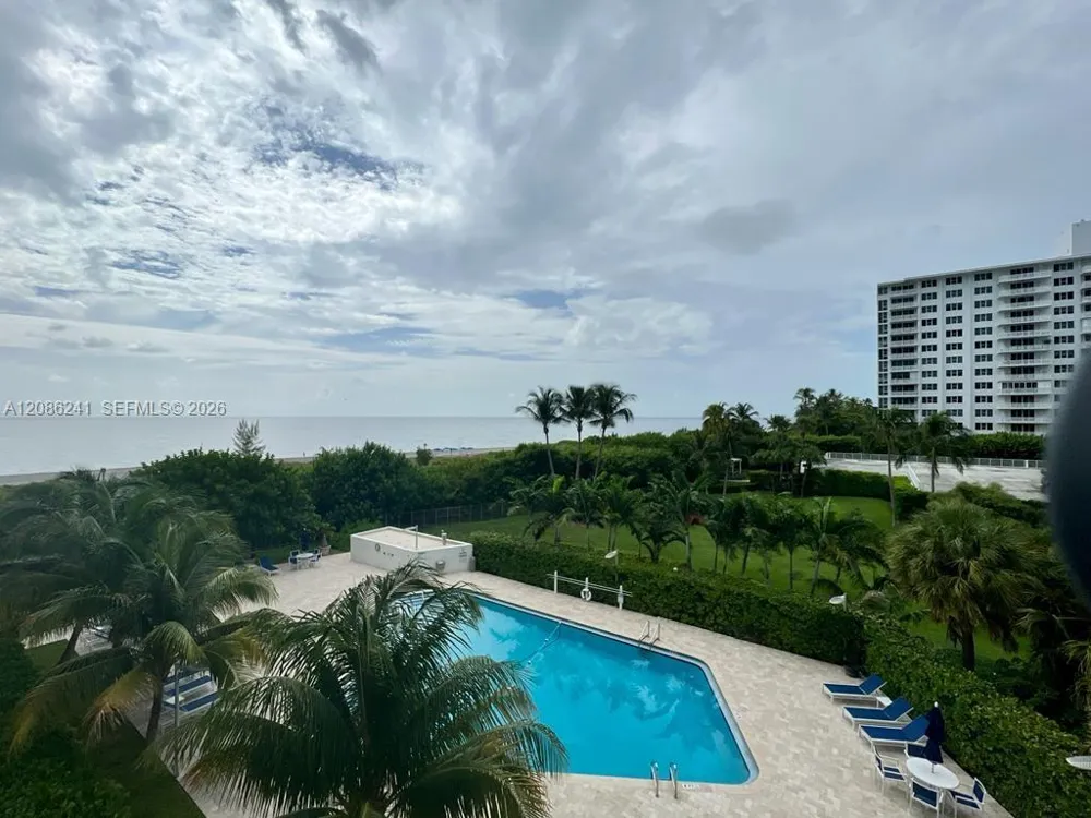 177 Ocean Lane Dr #405 Key Biscayne, FL 33149