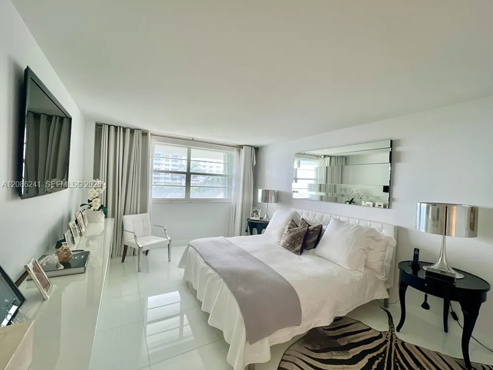 177 Ocean Lane Dr #405 Key Biscayne, FL 33149