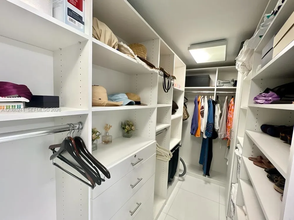 177 Ocean Lane Dr #405 Key Biscayne, FL 33149