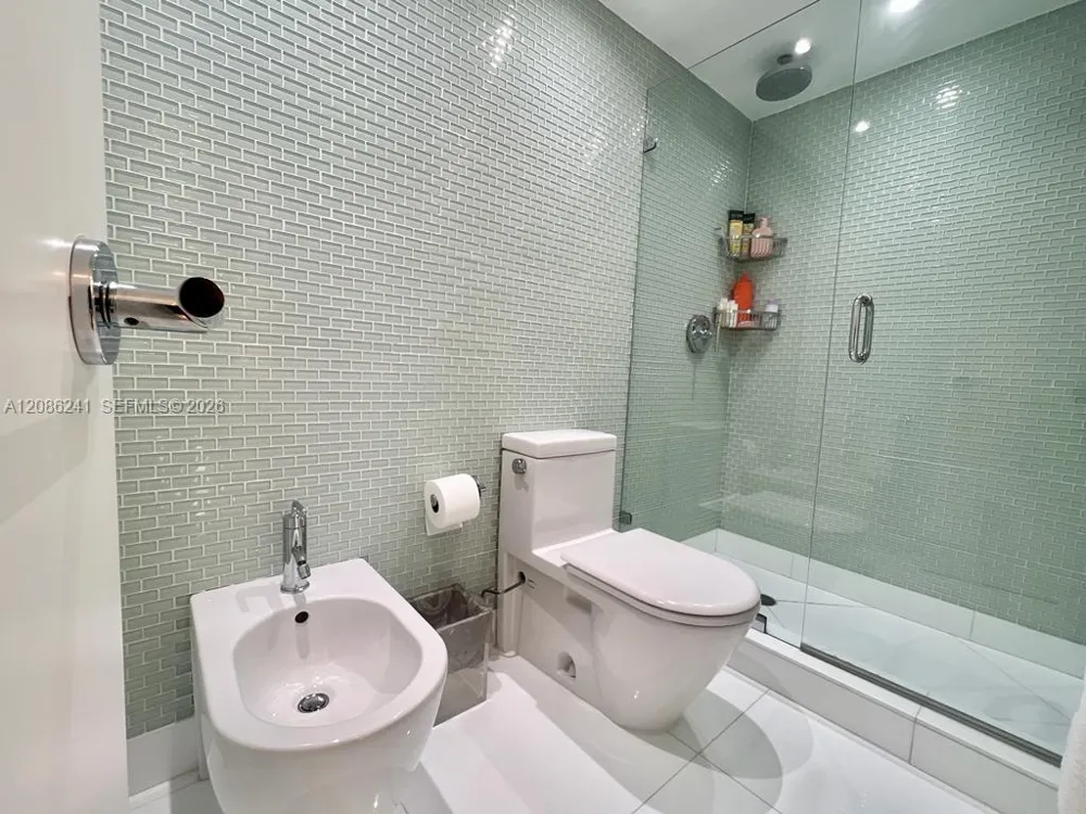 177 Ocean Lane Dr #405 Key Biscayne, FL 33149