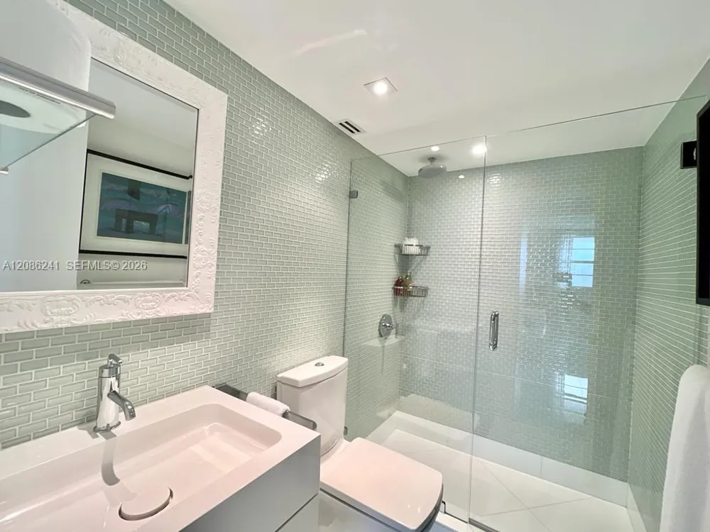 177 Ocean Lane Dr #405 Key Biscayne, FL 33149