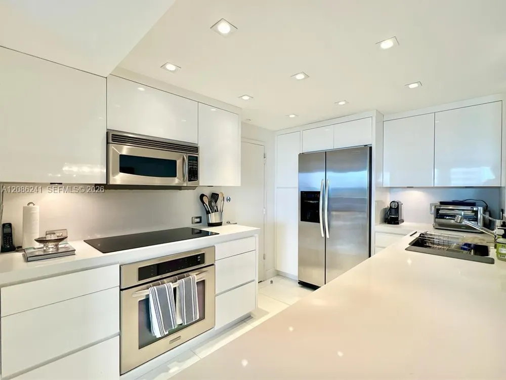 177 Ocean Lane Dr #405 Key Biscayne, FL 33149