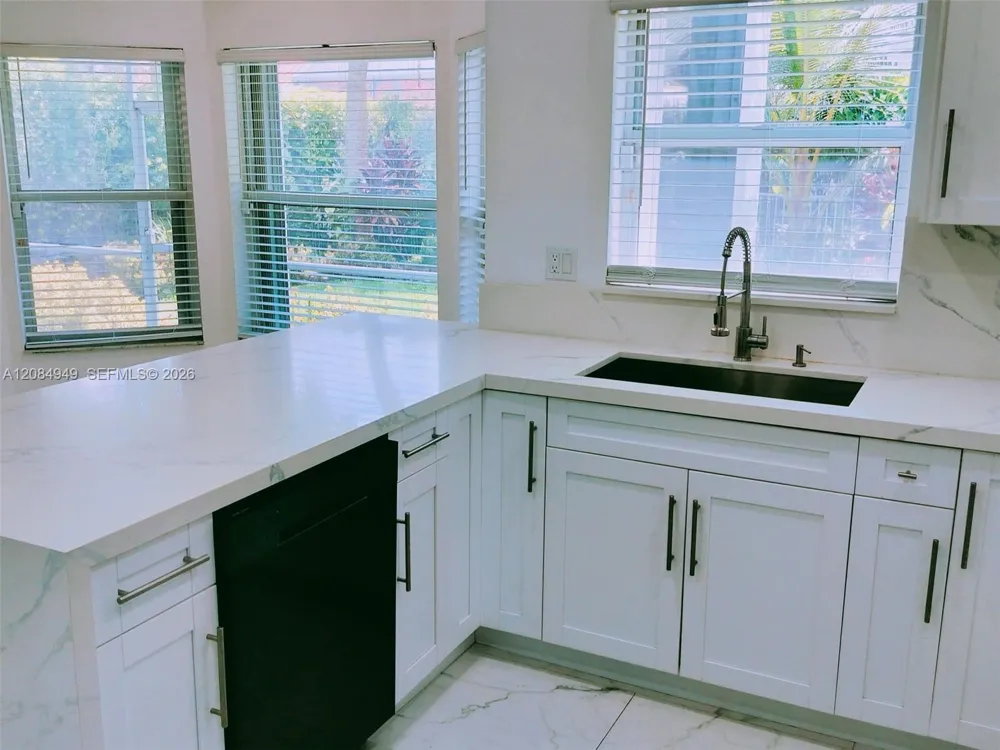 15842 SW 14th St Pembroke Pines, FL 33027