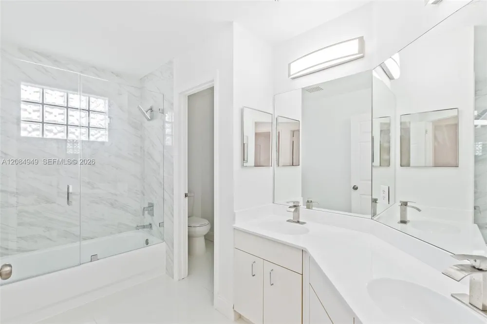15842 SW 14th St Pembroke Pines, FL 33027