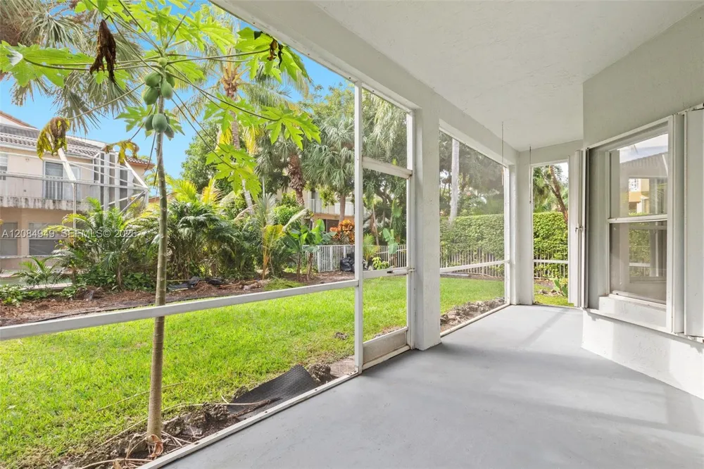 15842 SW 14th St Pembroke Pines, FL 33027