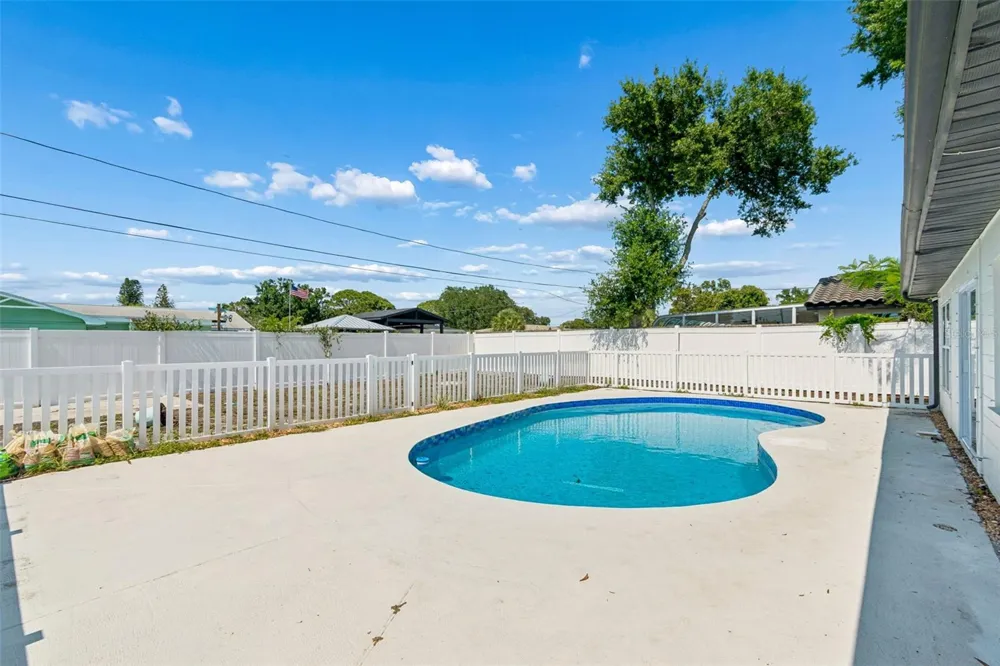 2461 69TH AVENUE S St Petersburg, FL 33712