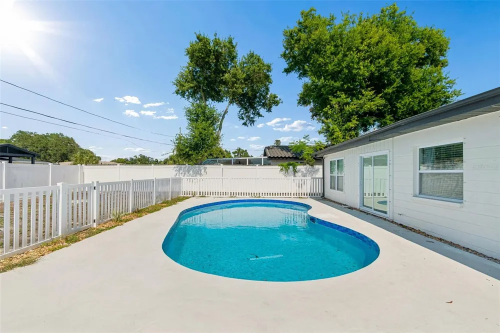 2461 69TH AVENUE S St Petersburg, FL 33712