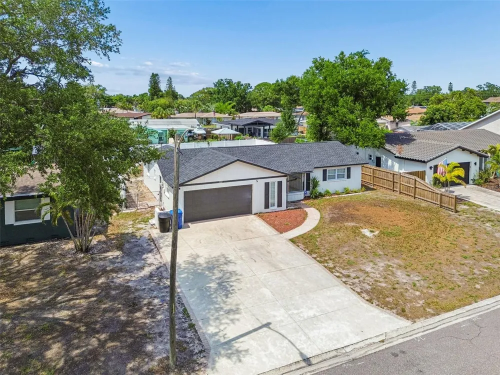 2461 69TH AVENUE S St Petersburg, FL 33712