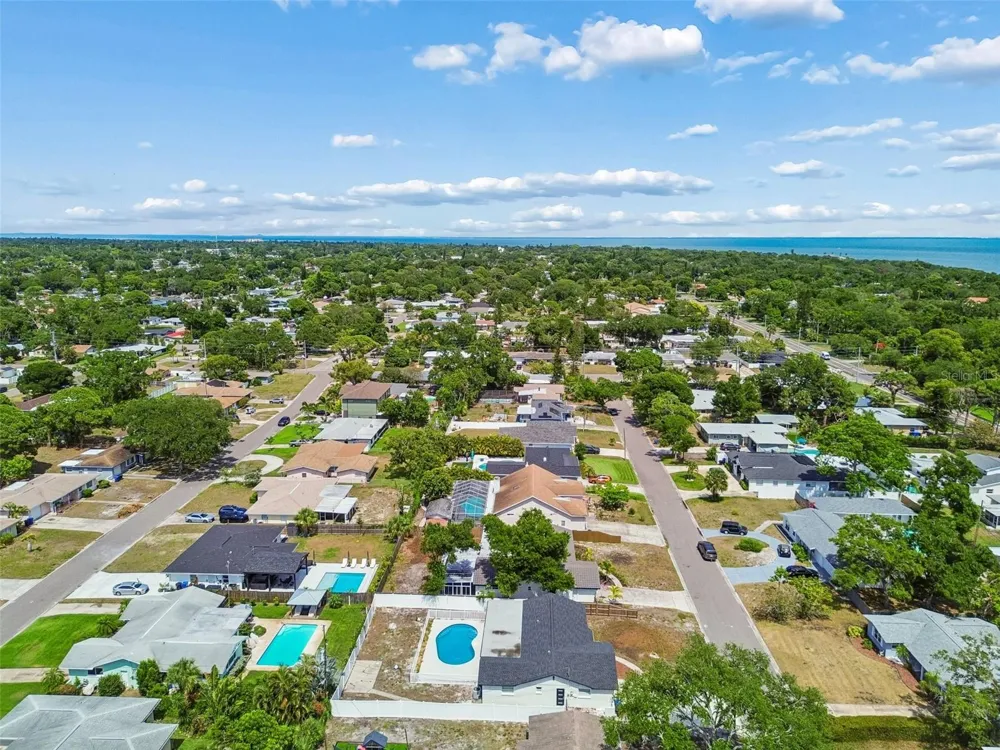 2461 69TH AVENUE S St Petersburg, FL 33712