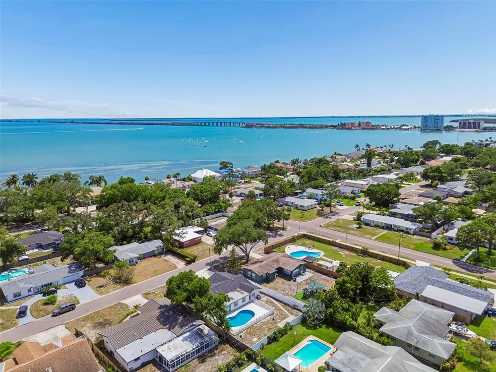 2461 69TH AVENUE S St Petersburg, FL 33712