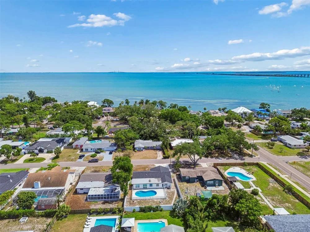 2461 69TH AVENUE S St Petersburg, FL 33712