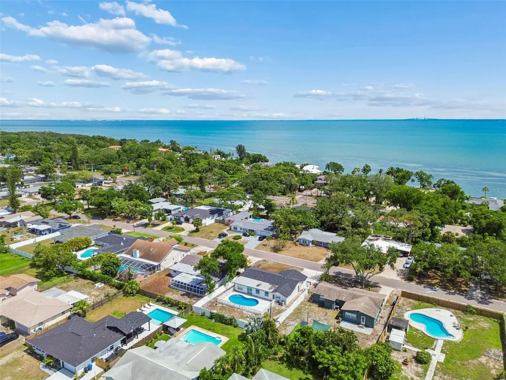 2461 69TH AVENUE S St Petersburg, FL 33712