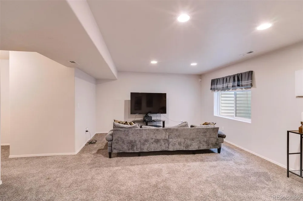 9509 Bur Oak Lane Colorado Springs, CO 80925