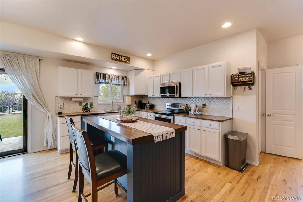 9509 Bur Oak Lane Colorado Springs, CO 80925