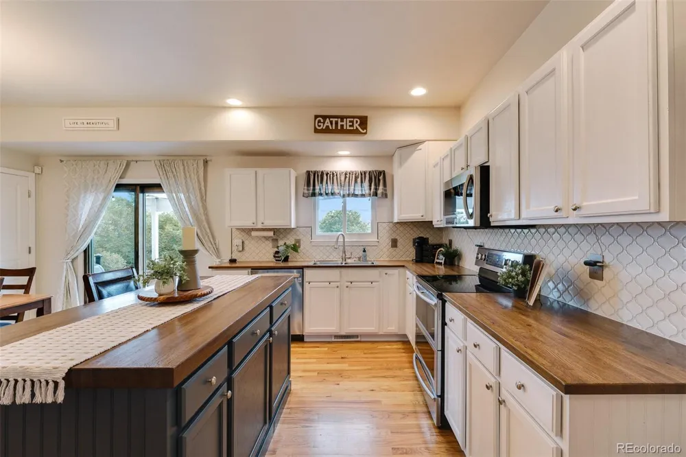 9509 Bur Oak Lane Colorado Springs, CO 80925