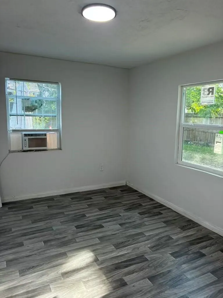 1302 Thomas Avenue Pasadena, TX 77506