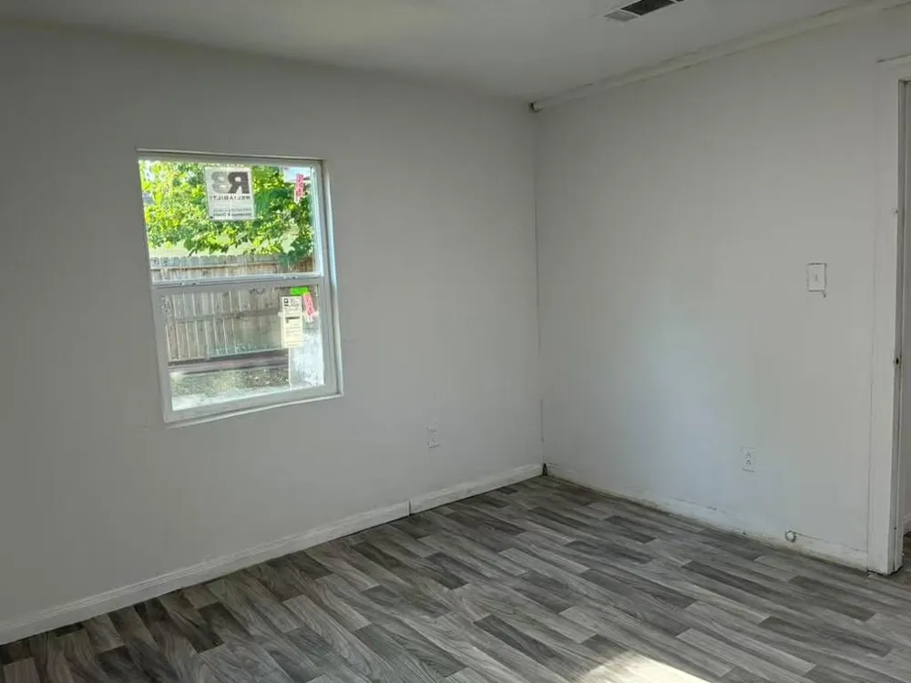 1302 Thomas Avenue Pasadena, TX 77506