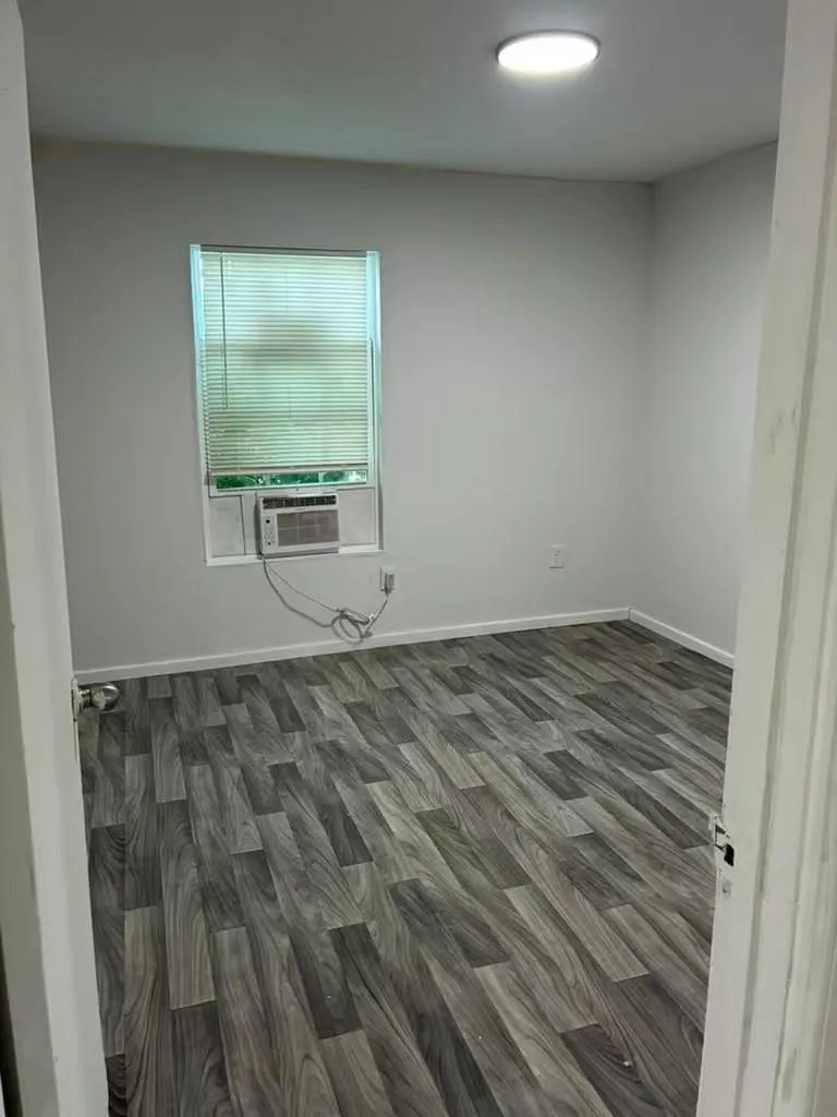 1302 Thomas Avenue Pasadena, TX 77506