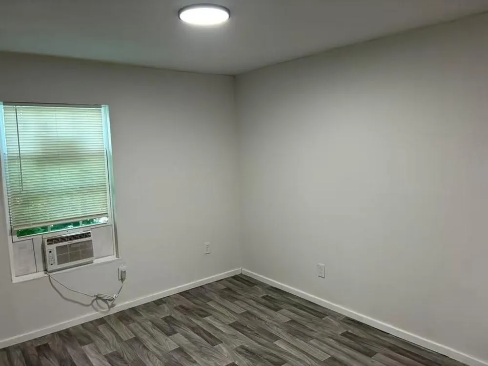1302 Thomas Avenue Pasadena, TX 77506