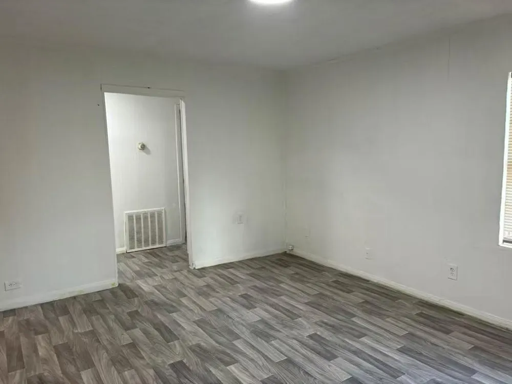1302 Thomas Avenue Pasadena, TX 77506