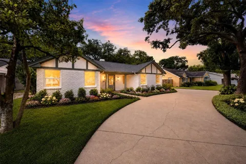 2126 Chimney Rock Road