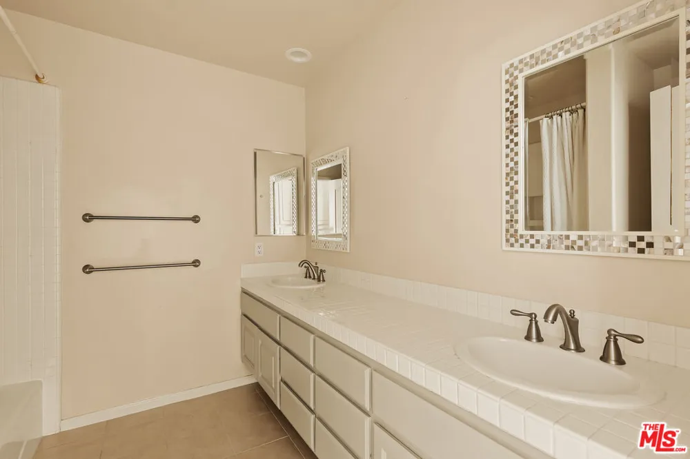 23216 Park Corniche Calabasas, CA 91302