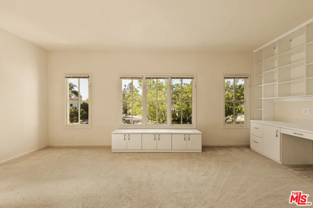 23216 Park Corniche Calabasas, CA 91302