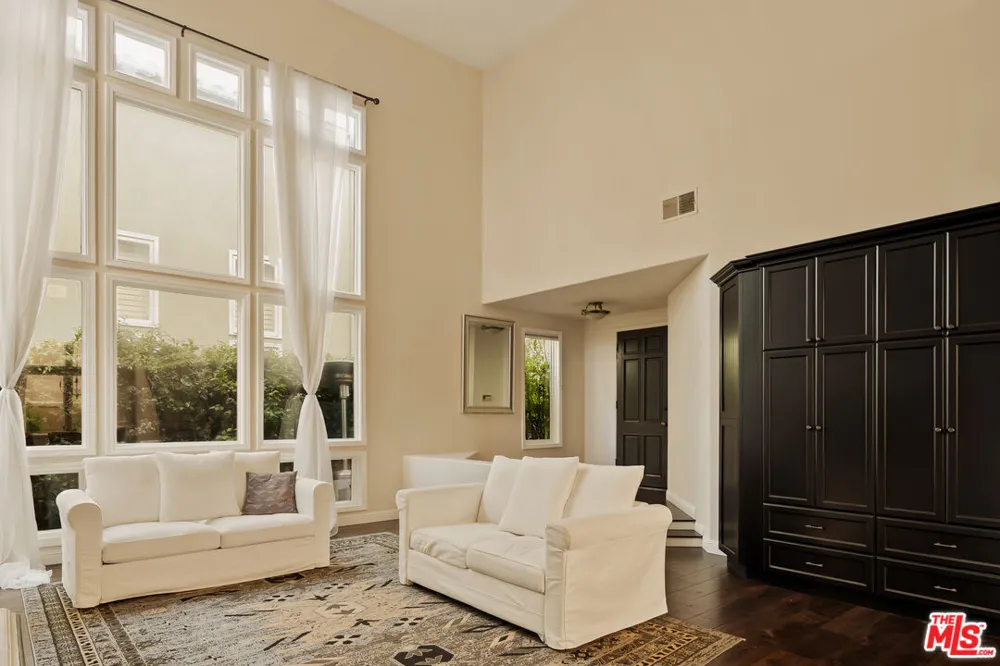 23216 Park Corniche Calabasas, CA 91302