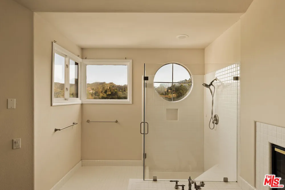 23216 Park Corniche Calabasas, CA 91302