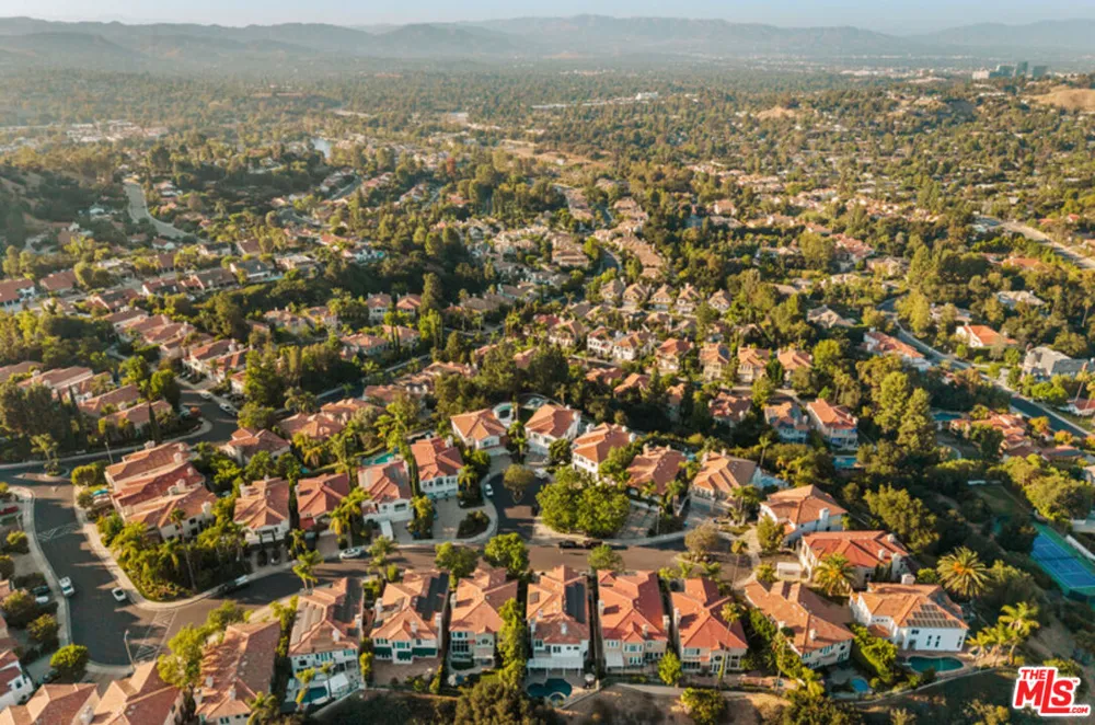 23216 Park Corniche Calabasas, CA 91302