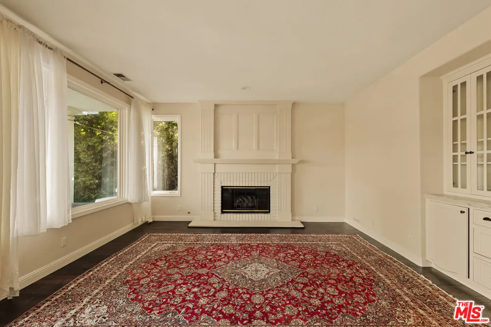 23216 Park Corniche Calabasas, CA 91302