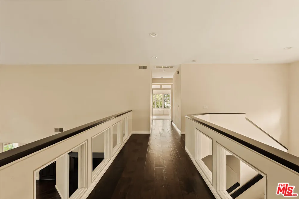 23216 Park Corniche Calabasas, CA 91302
