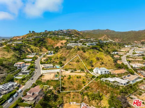 1026 Enchanted Way