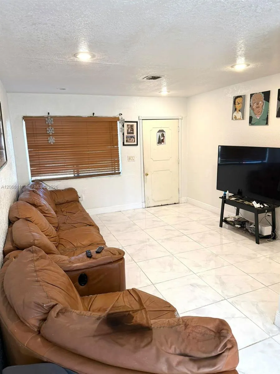 3350 NW 171 ter Miami Gardens, FL 33056