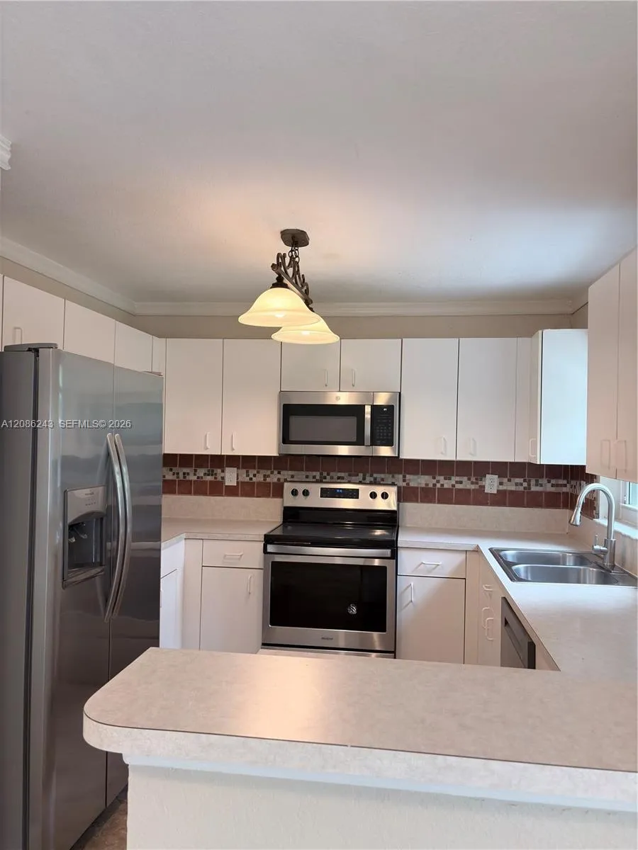 2297 NW 171st Ter Pembroke Pines, FL 33028