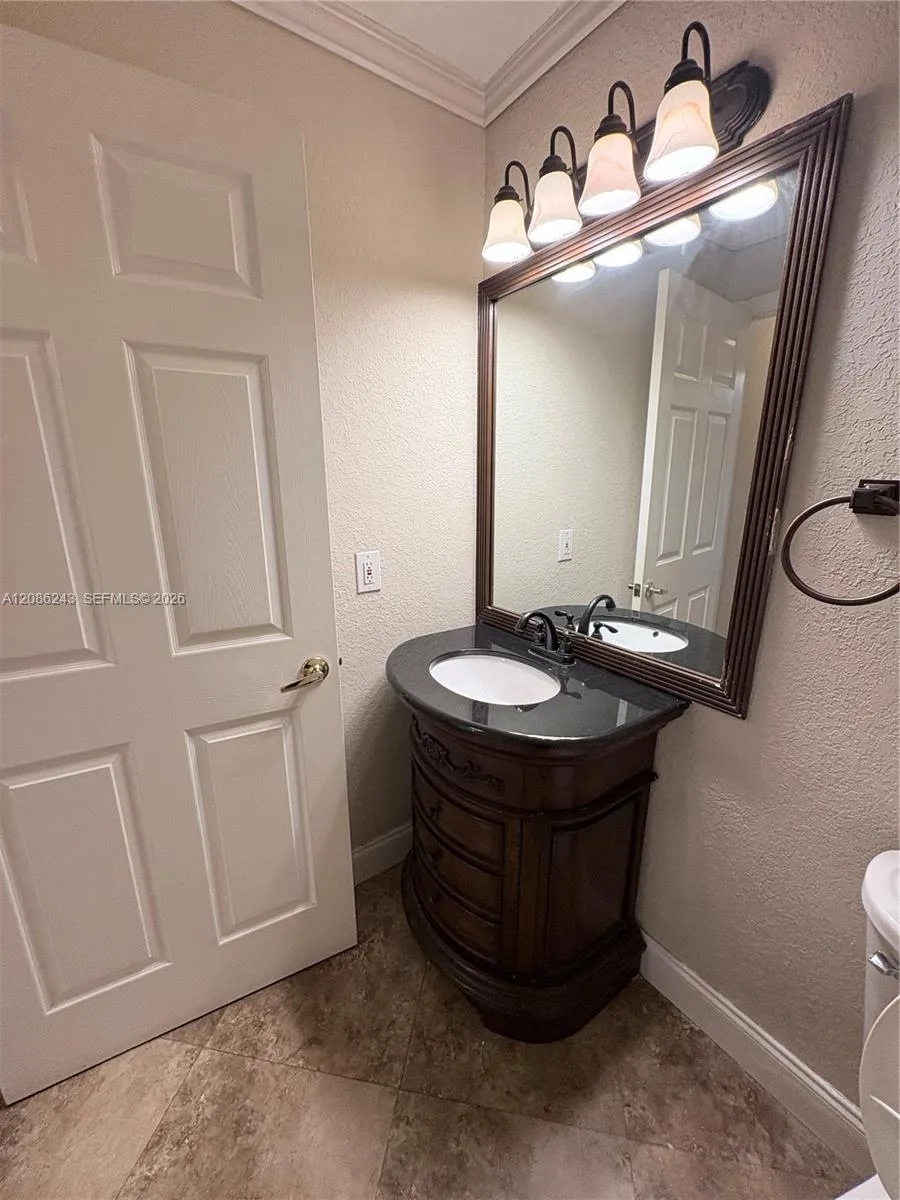 2297 NW 171st Ter Pembroke Pines, FL 33028