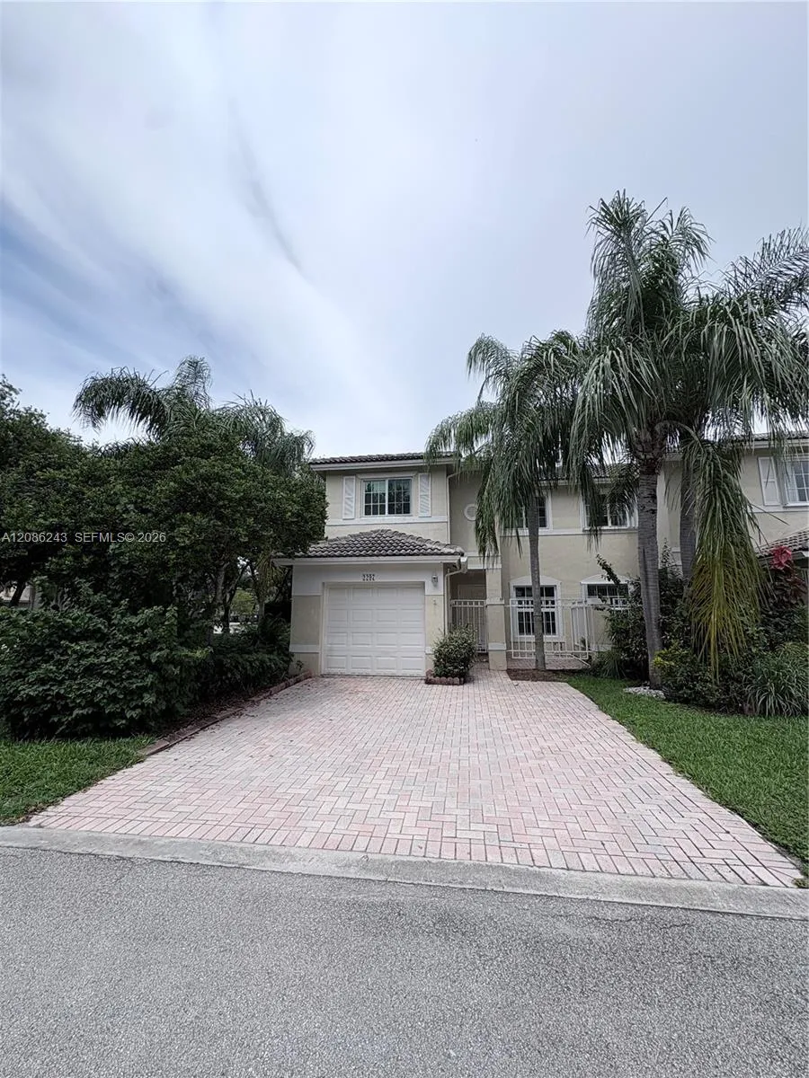 2297 NW 171st Ter Pembroke Pines, FL 33028