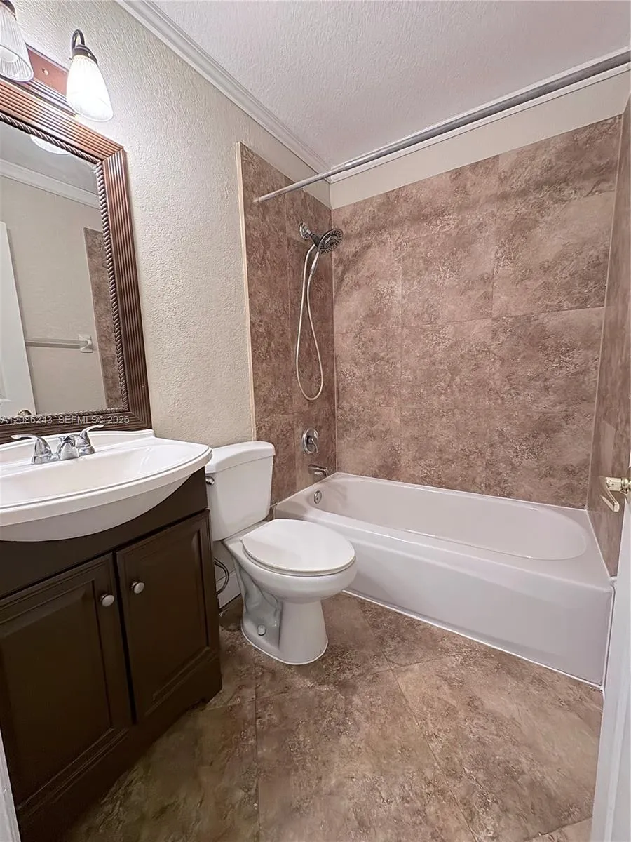 2297 NW 171st Ter Pembroke Pines, FL 33028