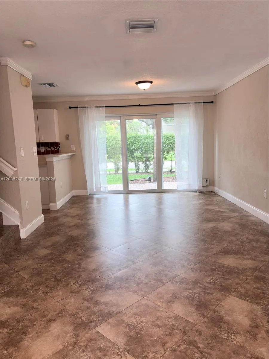 2297 NW 171st Ter Pembroke Pines, FL 33028