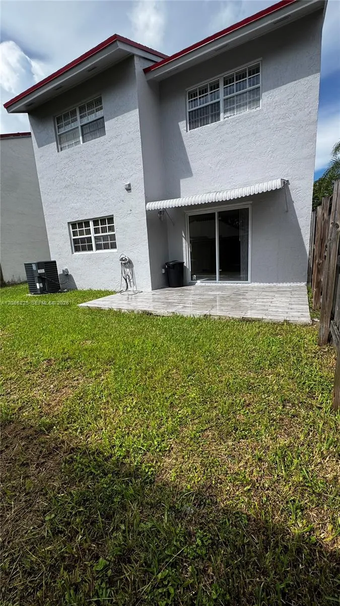 885 SE 13th Rd Homestead, FL 33035